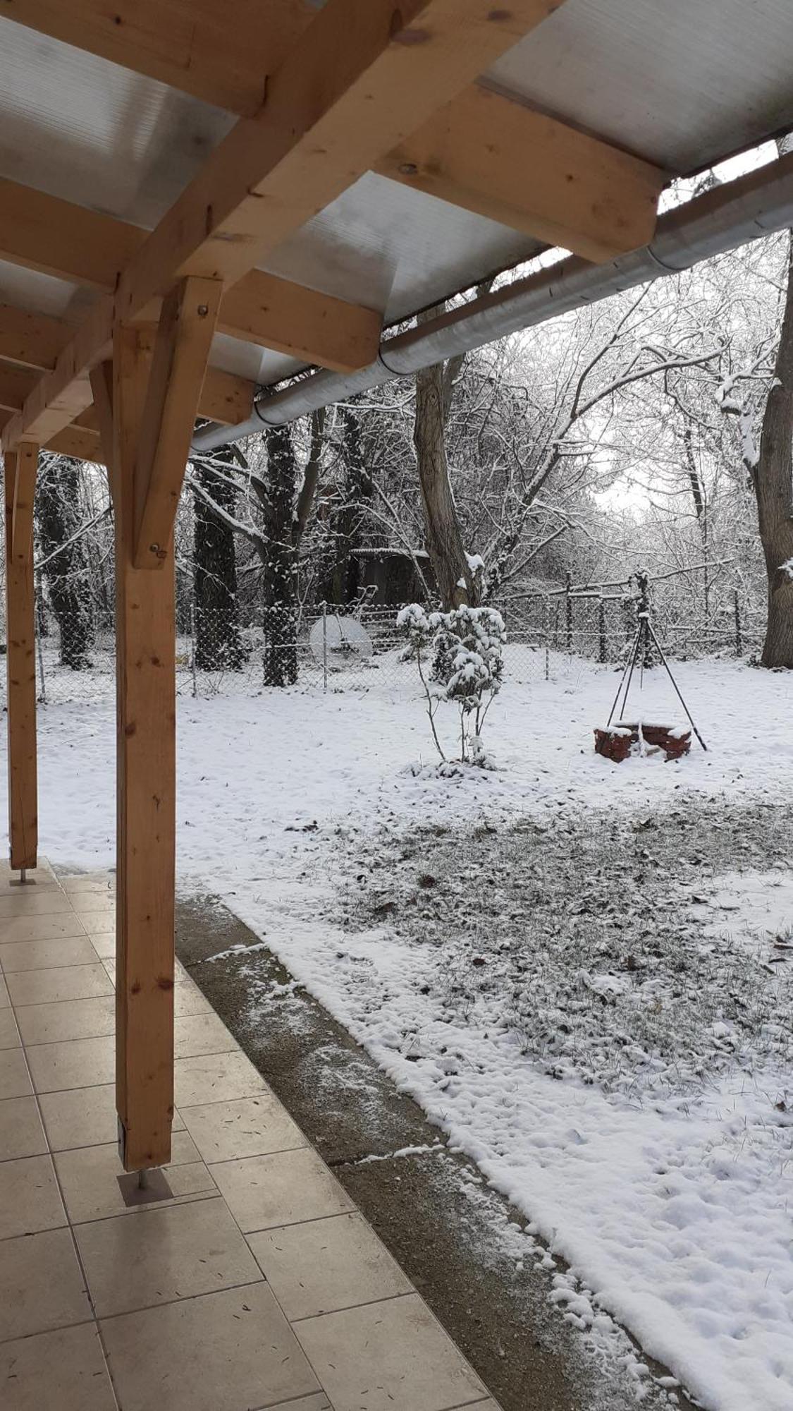 Borostyan Vendeghaz Apartment Tiszaug Bagian luar foto